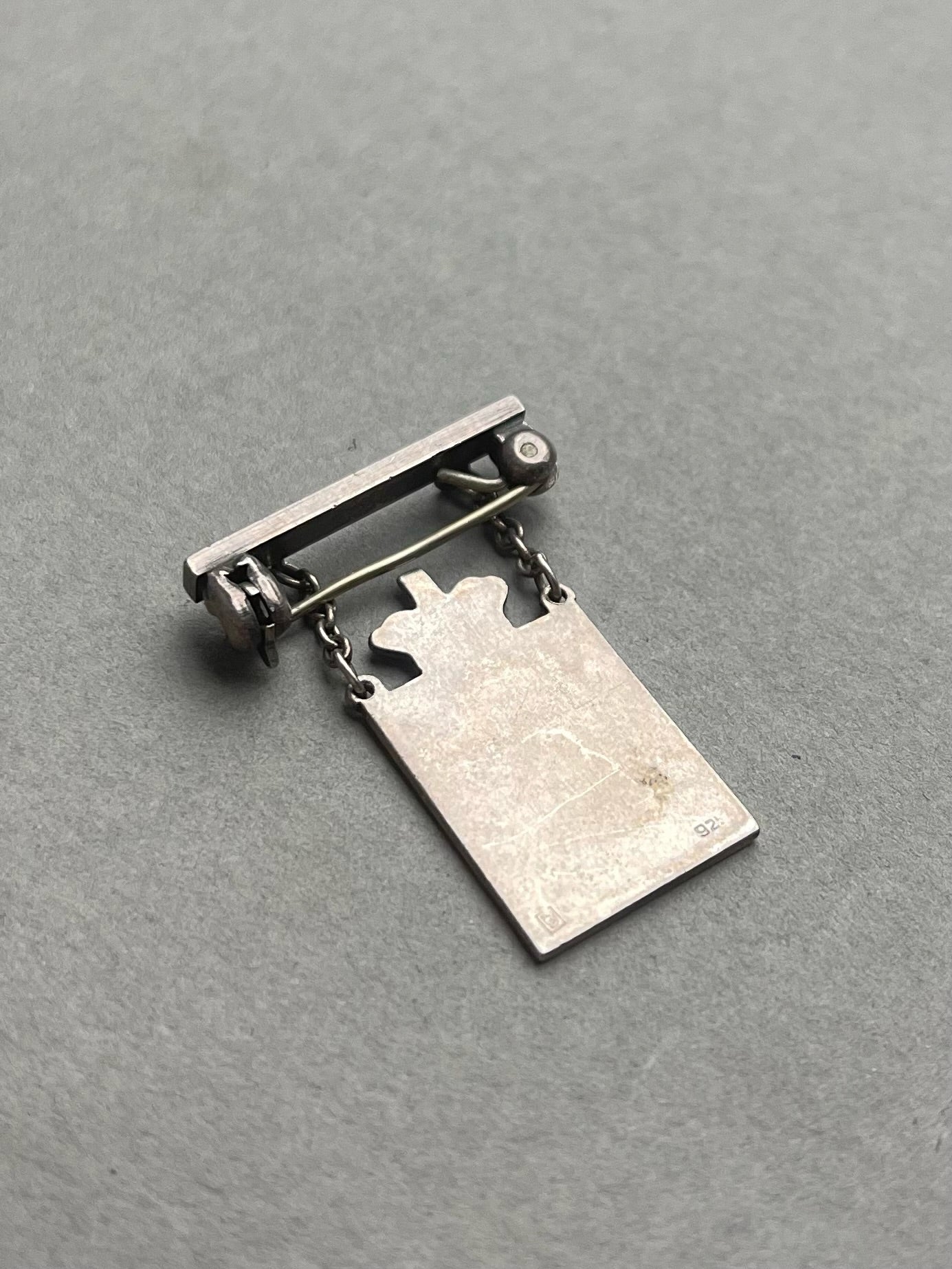 WW2 Dansk Georg Jensen Kongemærke i ægte sølv. Original.