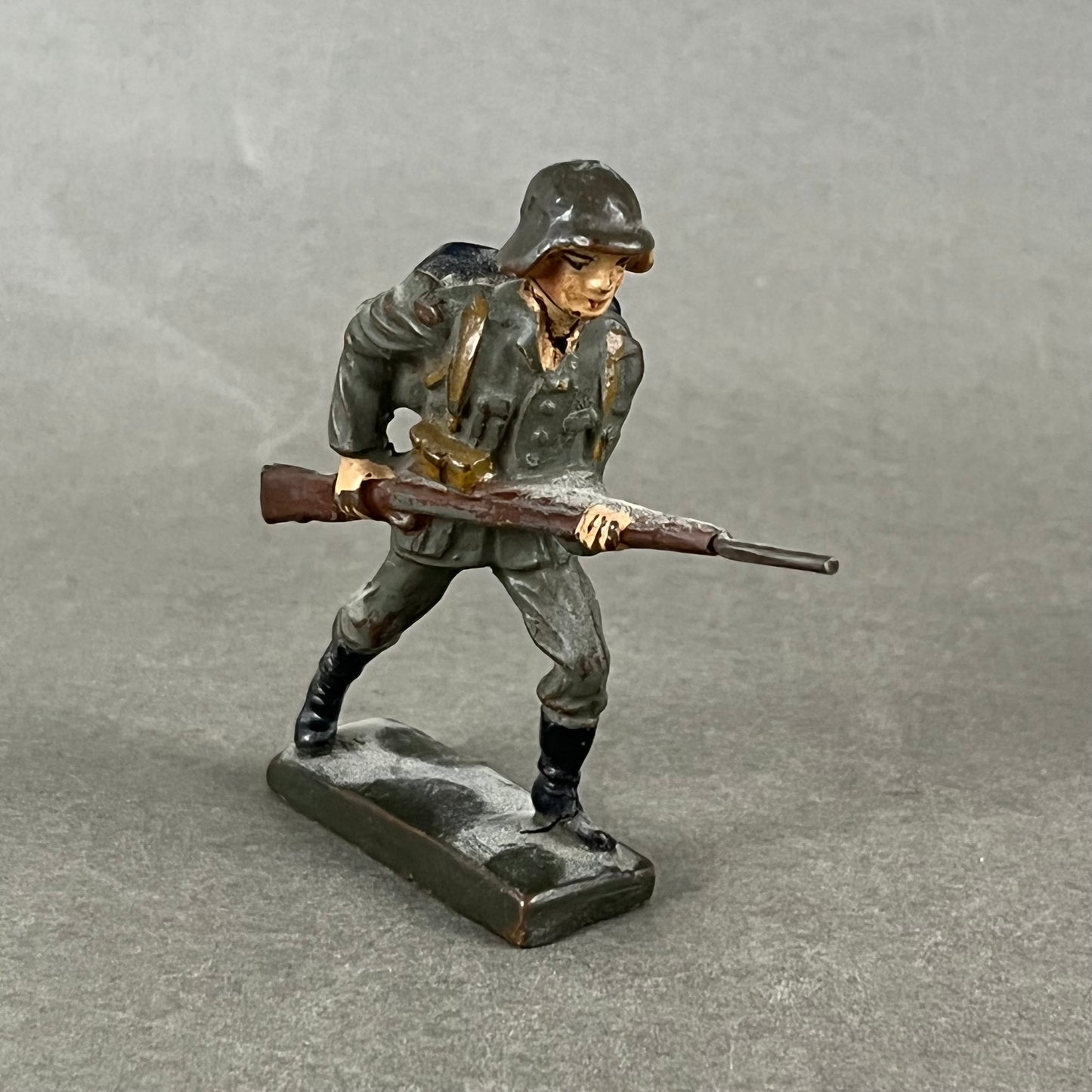 WW2 Tysk Lineol Legetøjssoldat. Original.