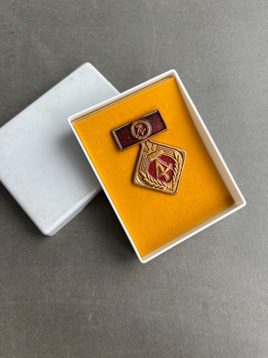 Østtysk DDR Medalje i æske. Original.
