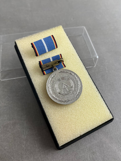 Østtysk DDR Medalje. I æske. Original.