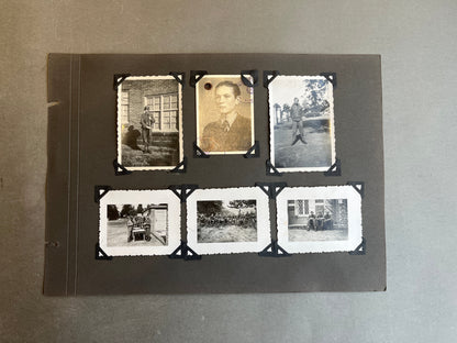 WW2 Tysk Waffen-SS Fotos. Fra Fotoalbum. 13 stk. Skråhuer, hjelme, bæltespænder mv. Original.