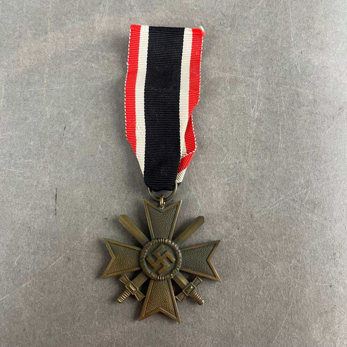 WW2 Tysk KvK m. Sværd. Fremstiller 41 i ringen. Original.