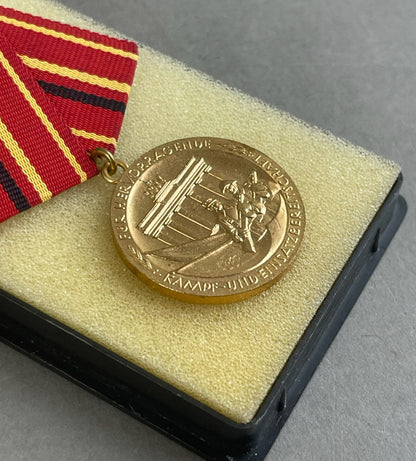 Østtysk DDR Medalje i Æske. Original.