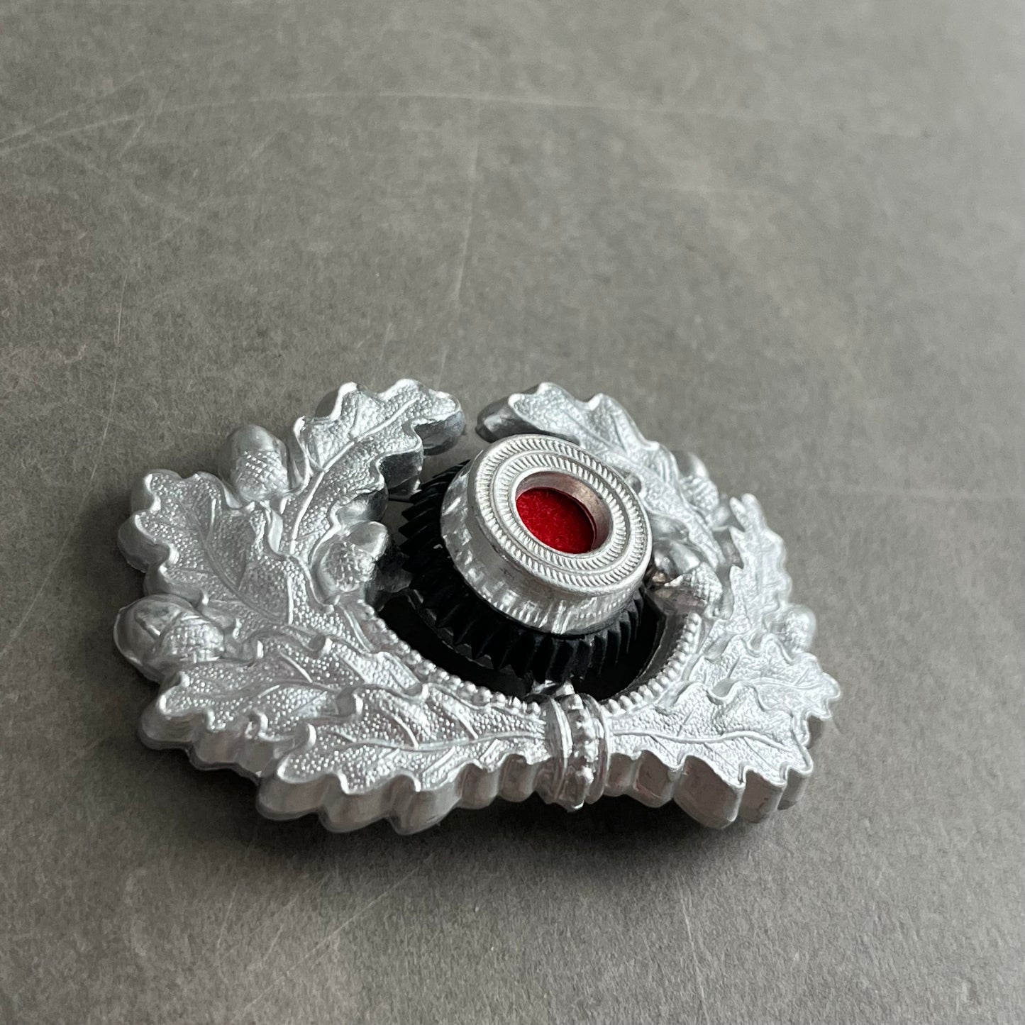WW2 Tysk Wehrmacht Kasket Egeløv og Korkade. Original.