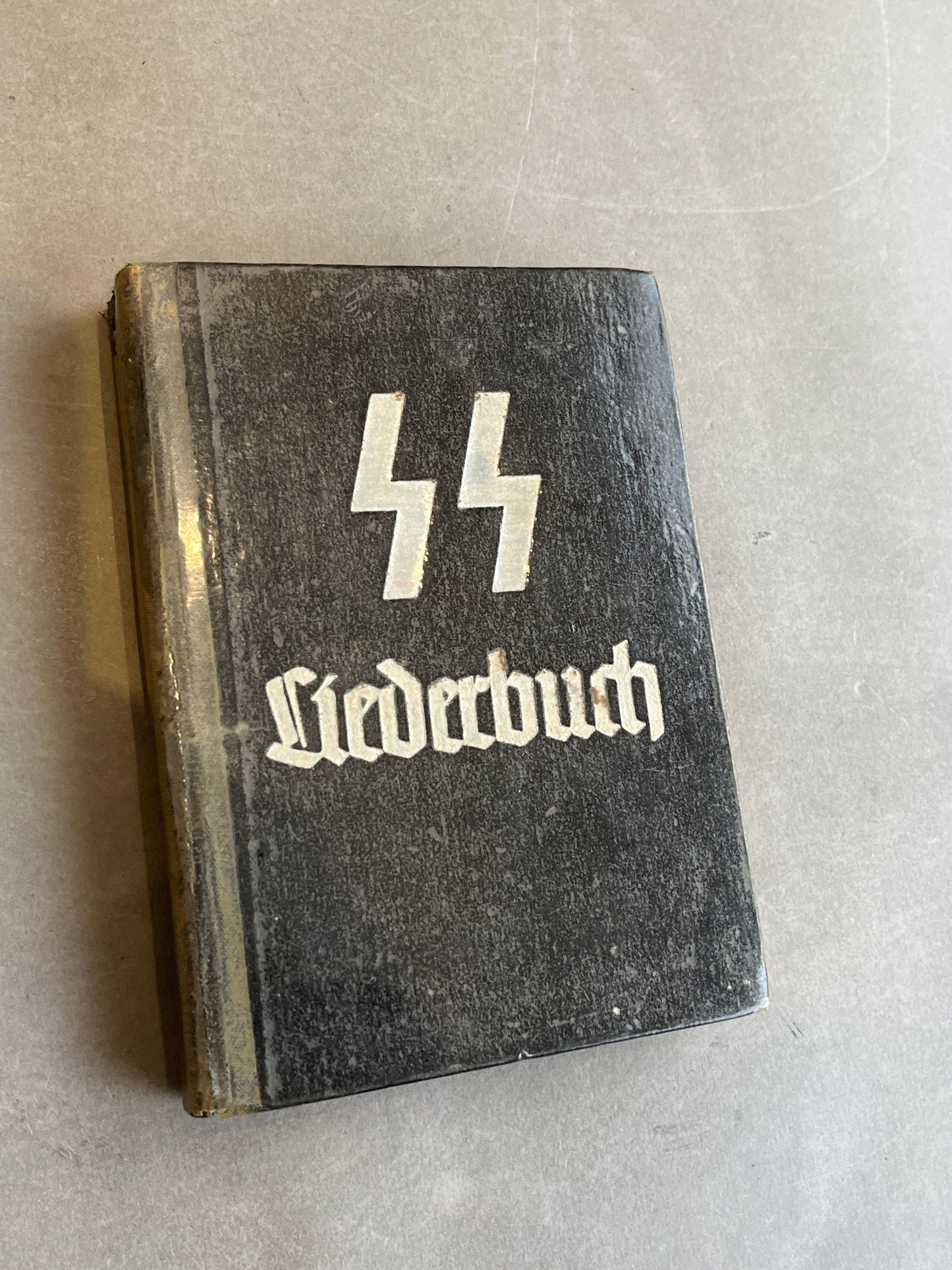 WW2 Tysk Waffen-SS "Liederbuch". Indbundet i beskyttende "bogplast". Original.