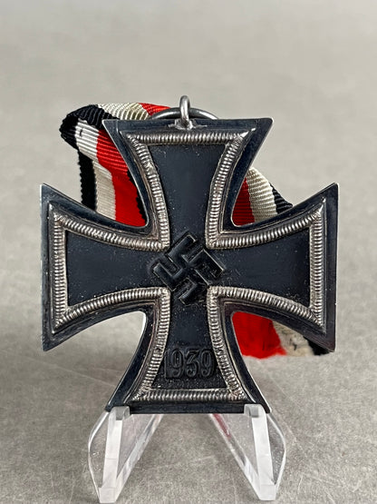WW2 Tysk Jernkors 2. Klasse. Stemplet fremstiller "65" i ringen. Original.