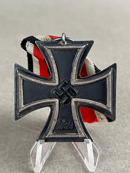 WW2 Tysk Jernkors 2. Klasse. Stemplet fremstiller "65" i ringen. Original.