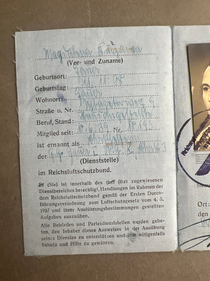 WW2 Tysk "Reichsluftschutzbund Ausweis". Original.