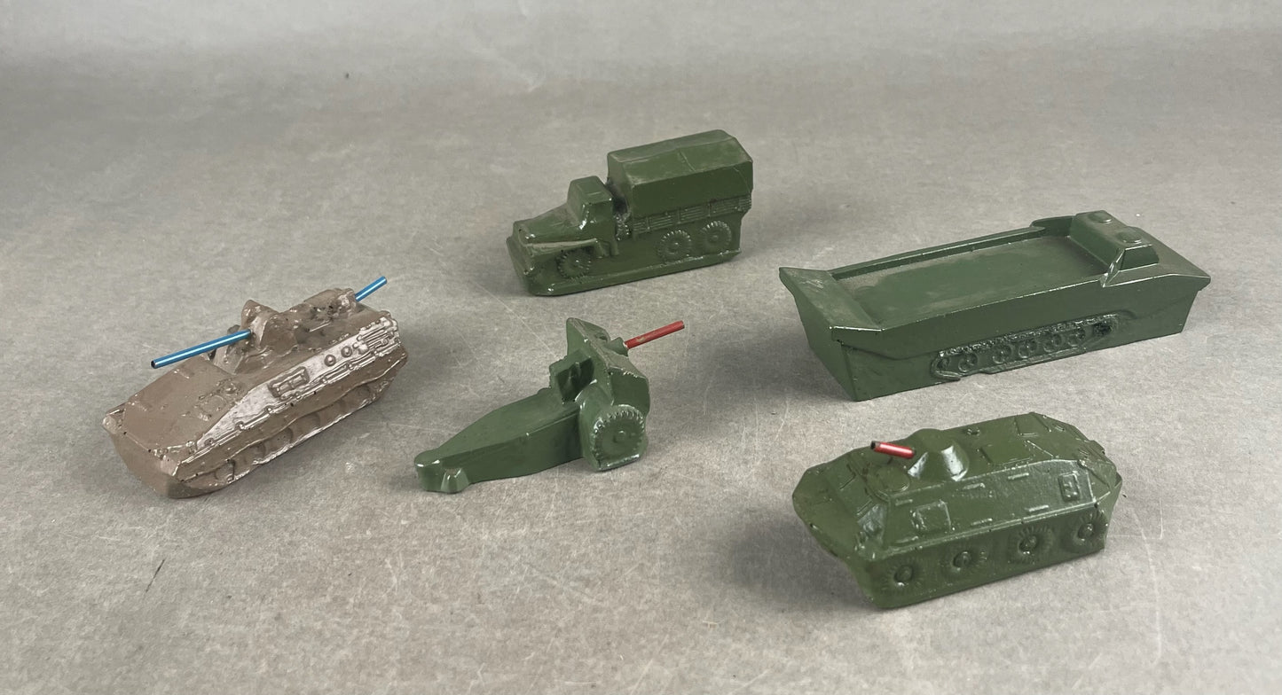 Østtysk DDR Køretøjs modeller til brug på kort/strategikort. Original.