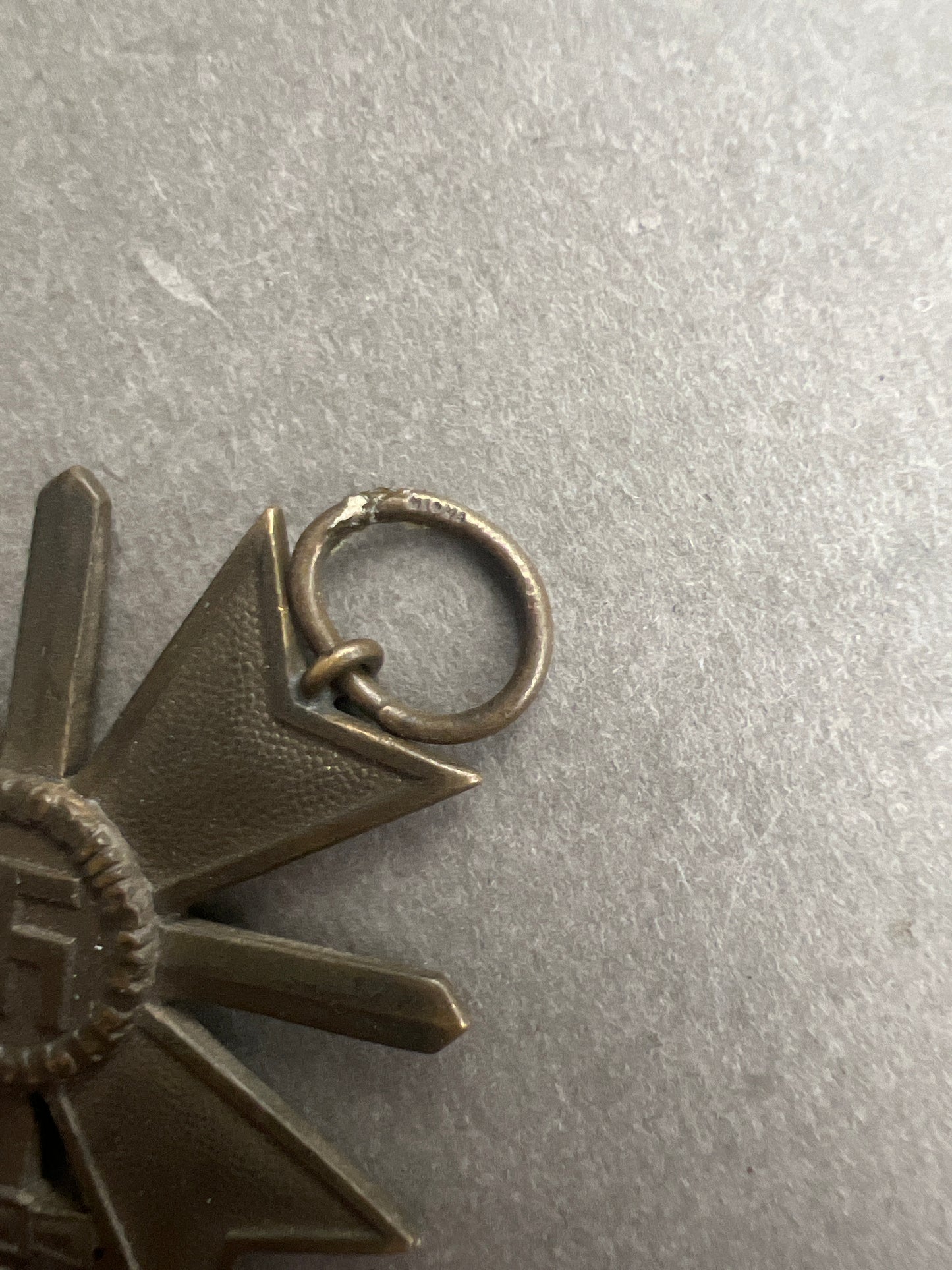 WW2 Tysk KVK 2. Klasse m. Sværd. Fremstiller i ringen. Original.