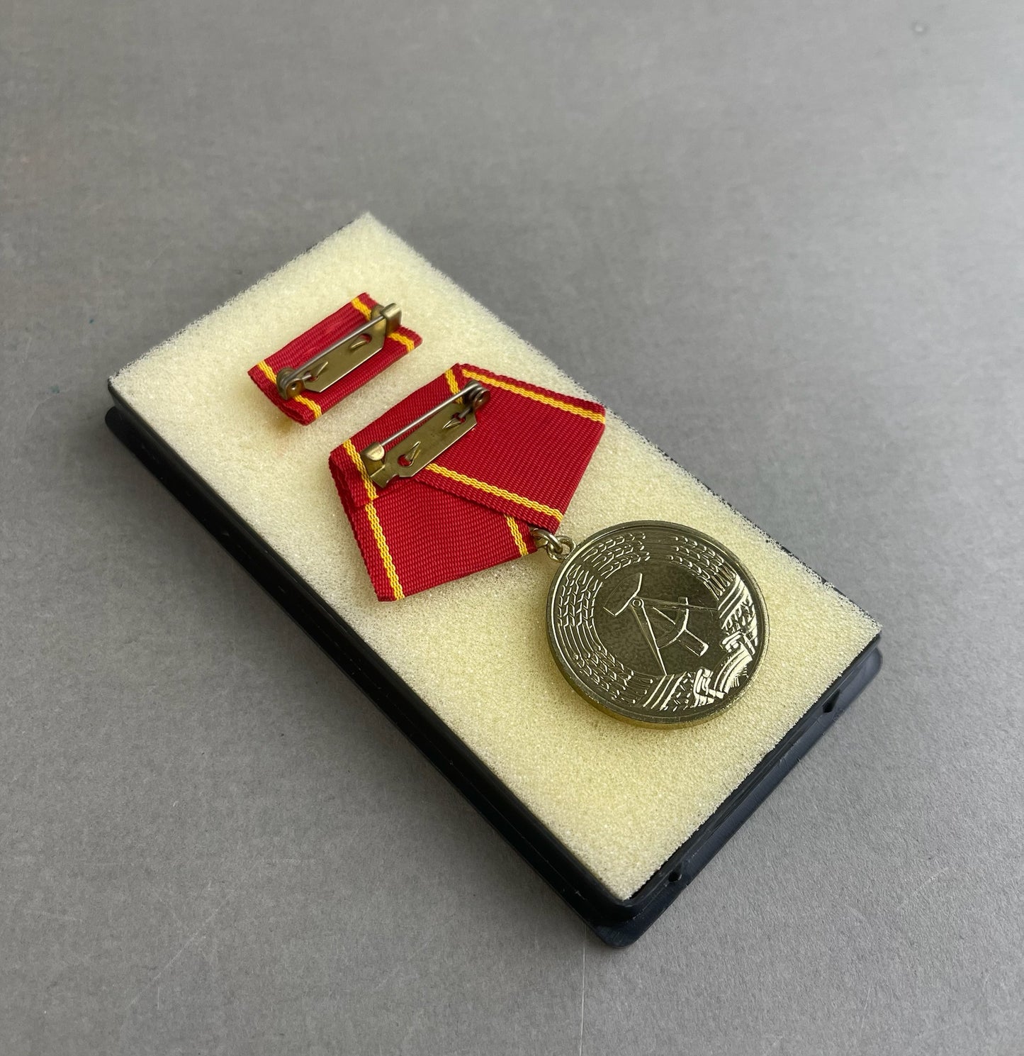 Østtysk DDR Medalje i Æske. Original.