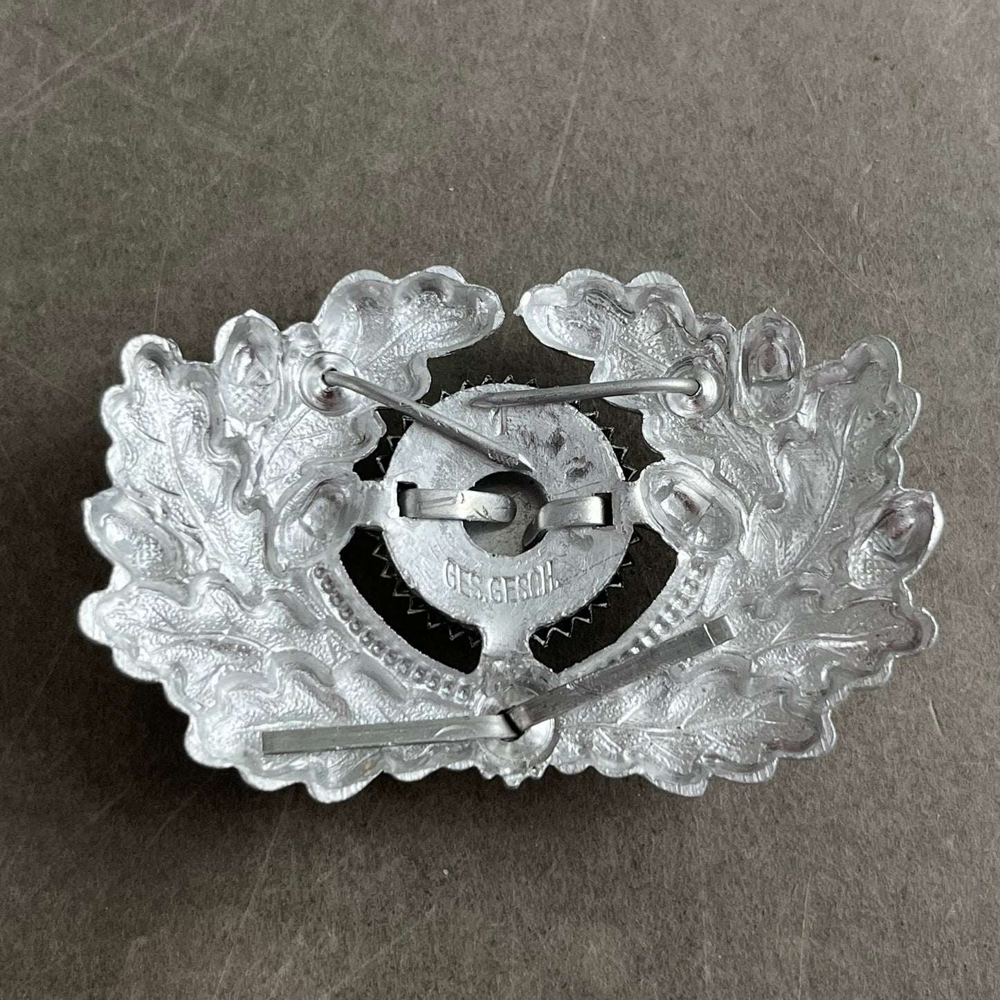 WW2 Tysk Wehrmacht Kasket Egeløv og Korkade. Original.
