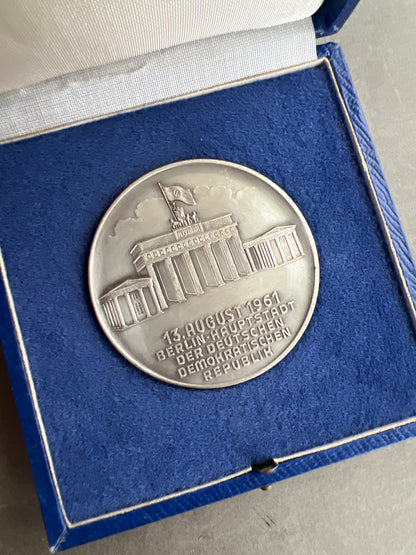 Østtysk DDR Medalje i æske. Original.