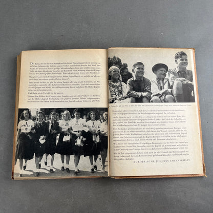 WW2 Tysk Hitler Jugend Bog. Gode billeder. Mange sider. Original.