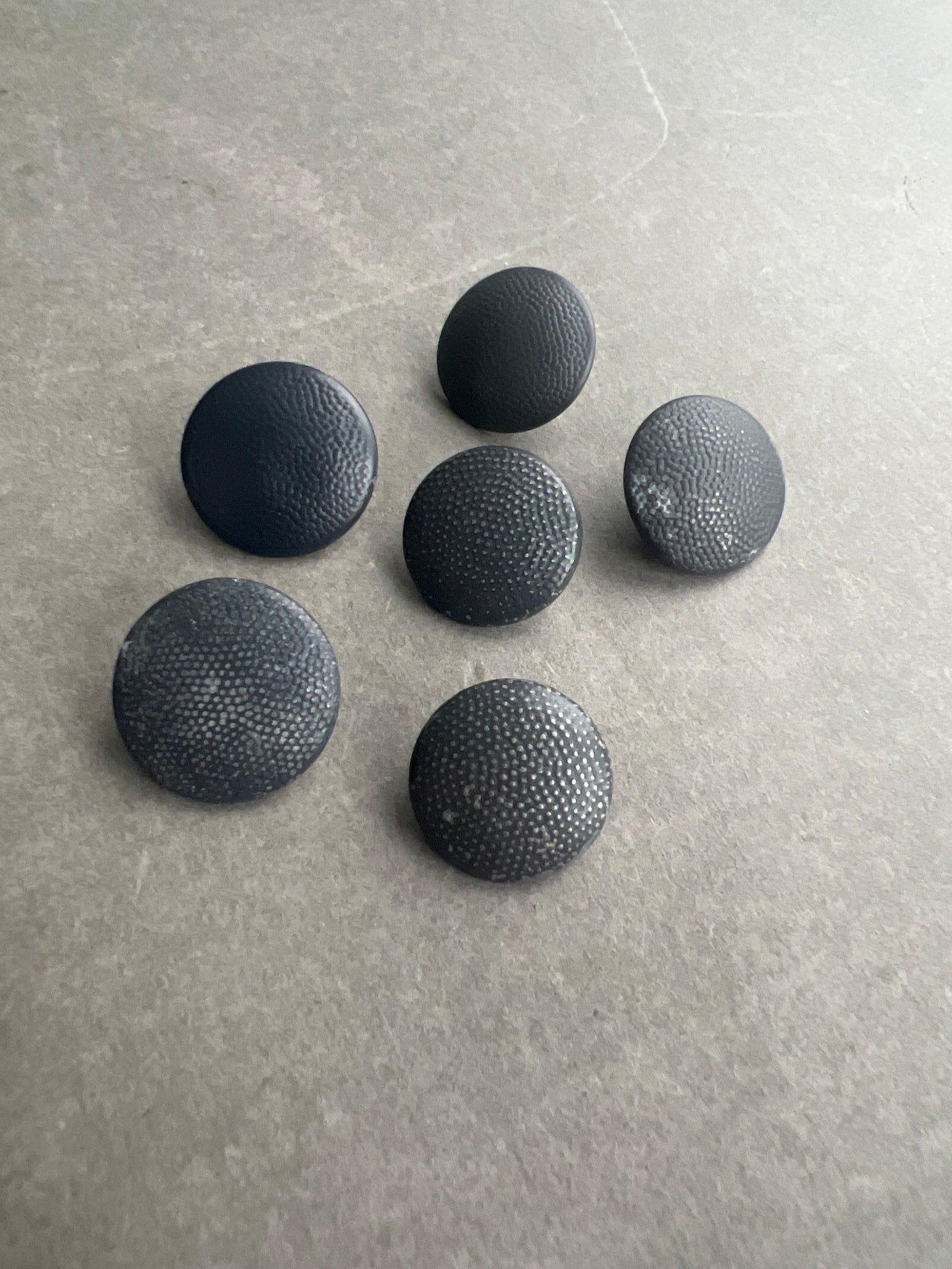 WW2 Tysk Uniformsknapper til kampjakken. 6 stk. Original.