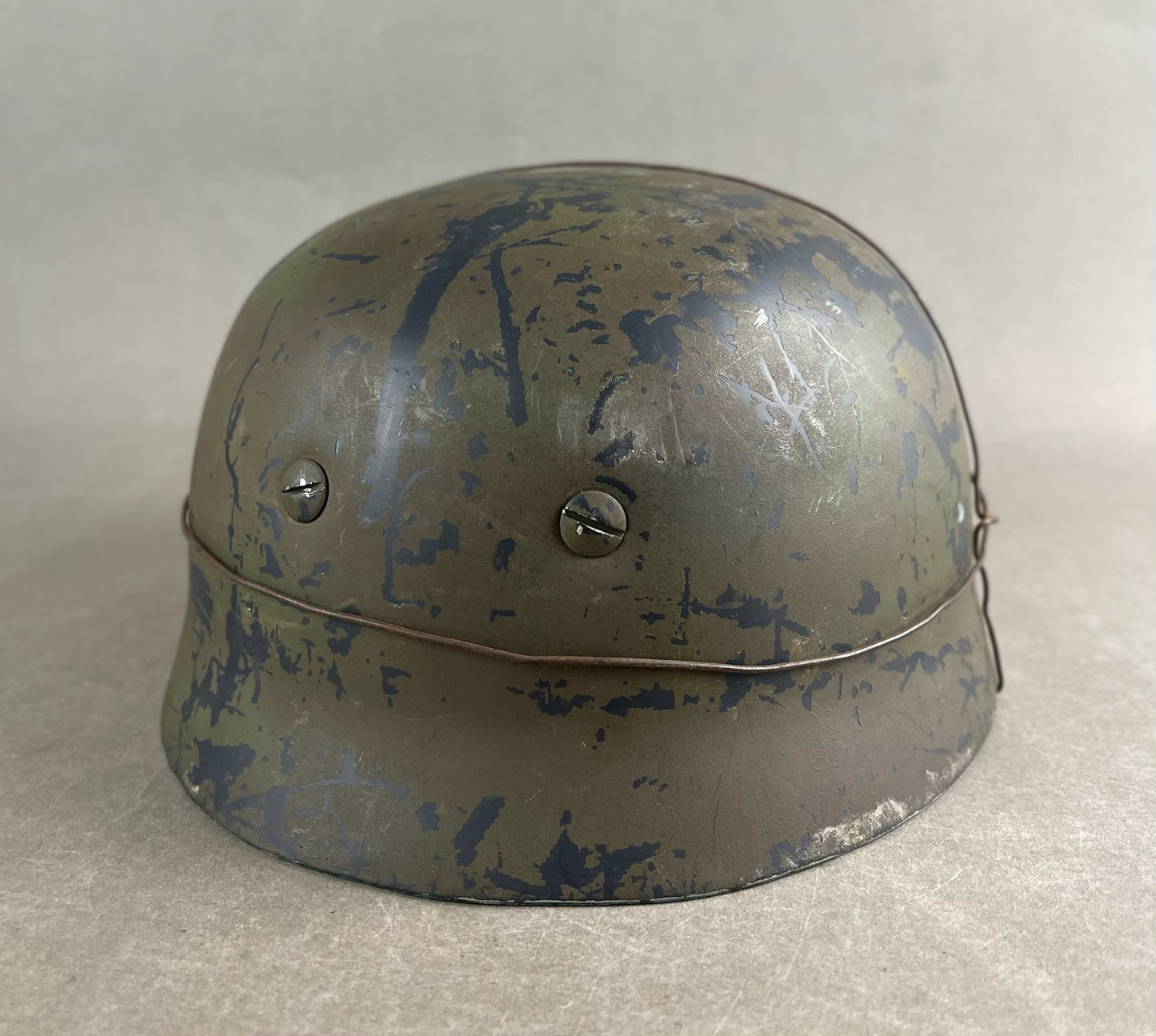 WW2 Tysk Luftwaffe Fallschirmjäger Hjelm. Veludført. Efterkrigs.