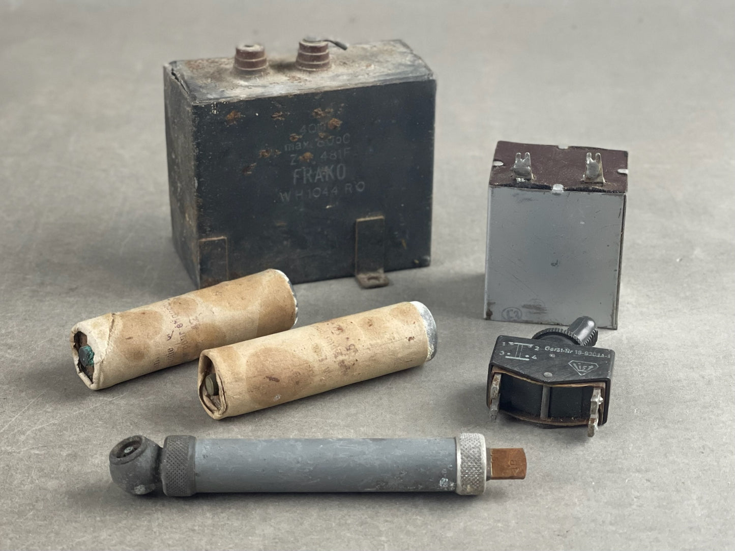 WW2 Tysk Elektronik Lot. Fine stempler og årstal. Original.