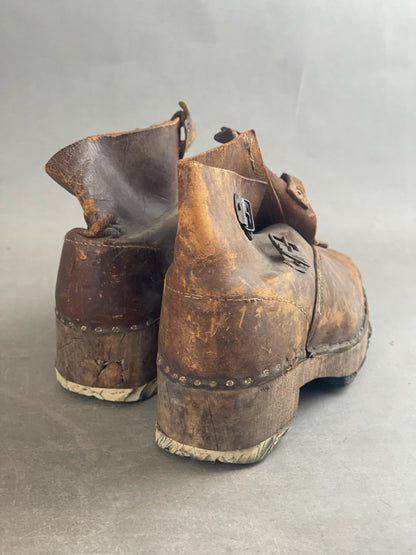 WW2 Tysk Fangelejr/arbejdslejr støvler. Lavet af Træsåler, læderrester mv. Sjælden. Original.