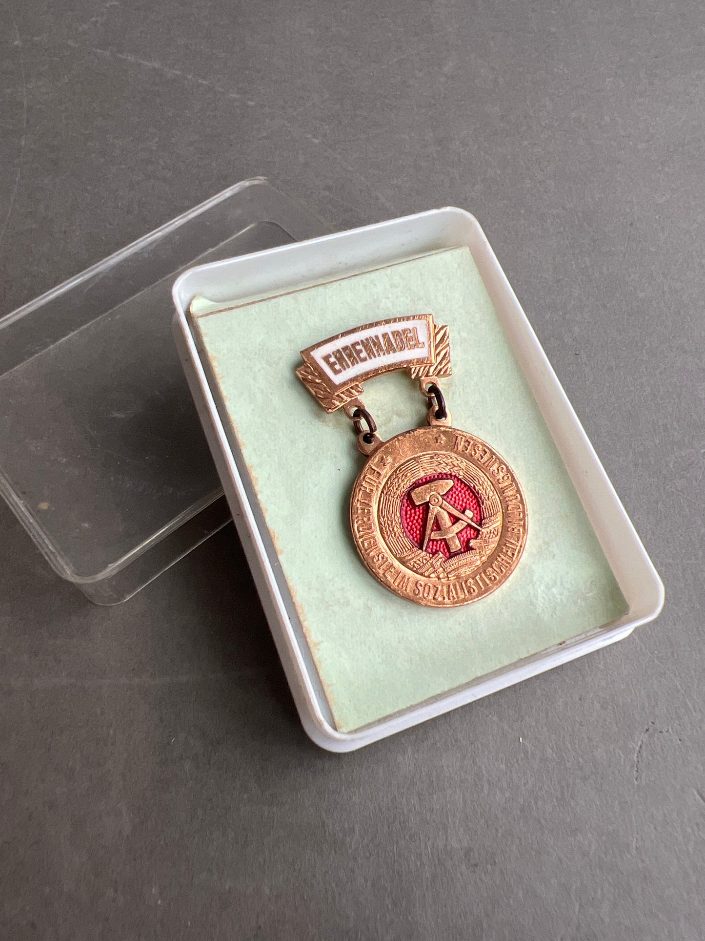 Østtysk DDR Medalje i æske. Original.