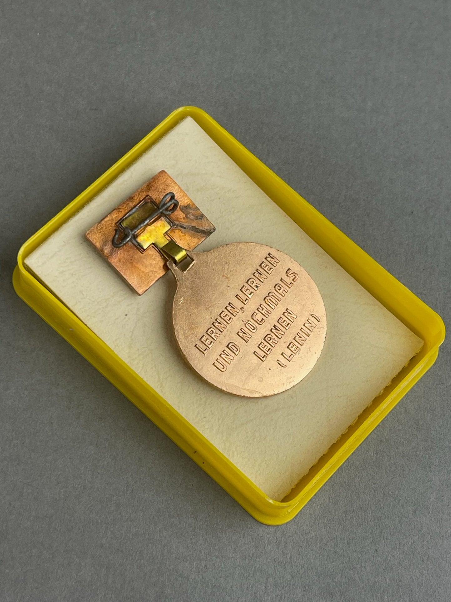 Østtysk DDR Medalje i Æske. Original.