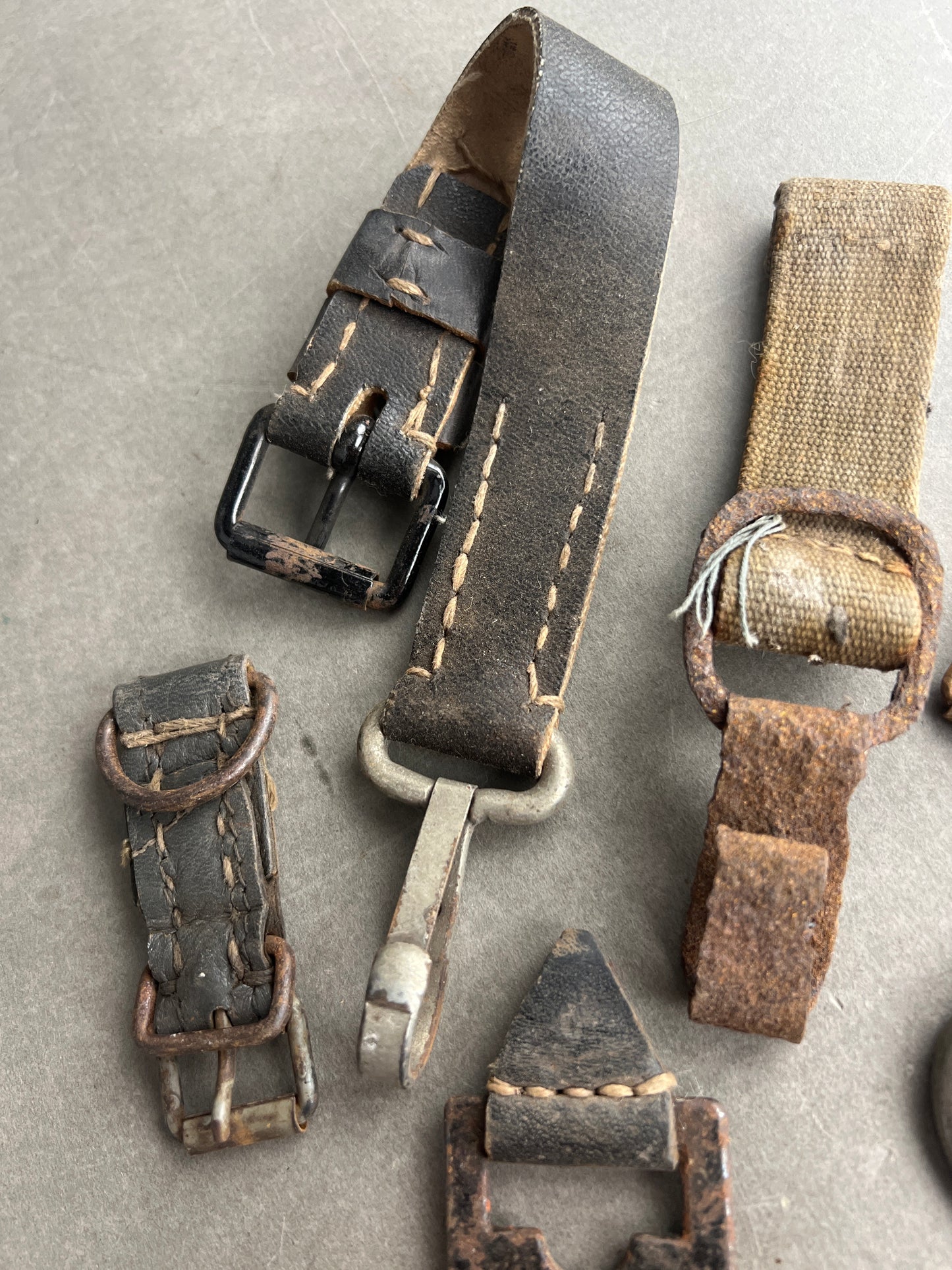 WW2 Tysk Lot af remme til udstyr. Original.