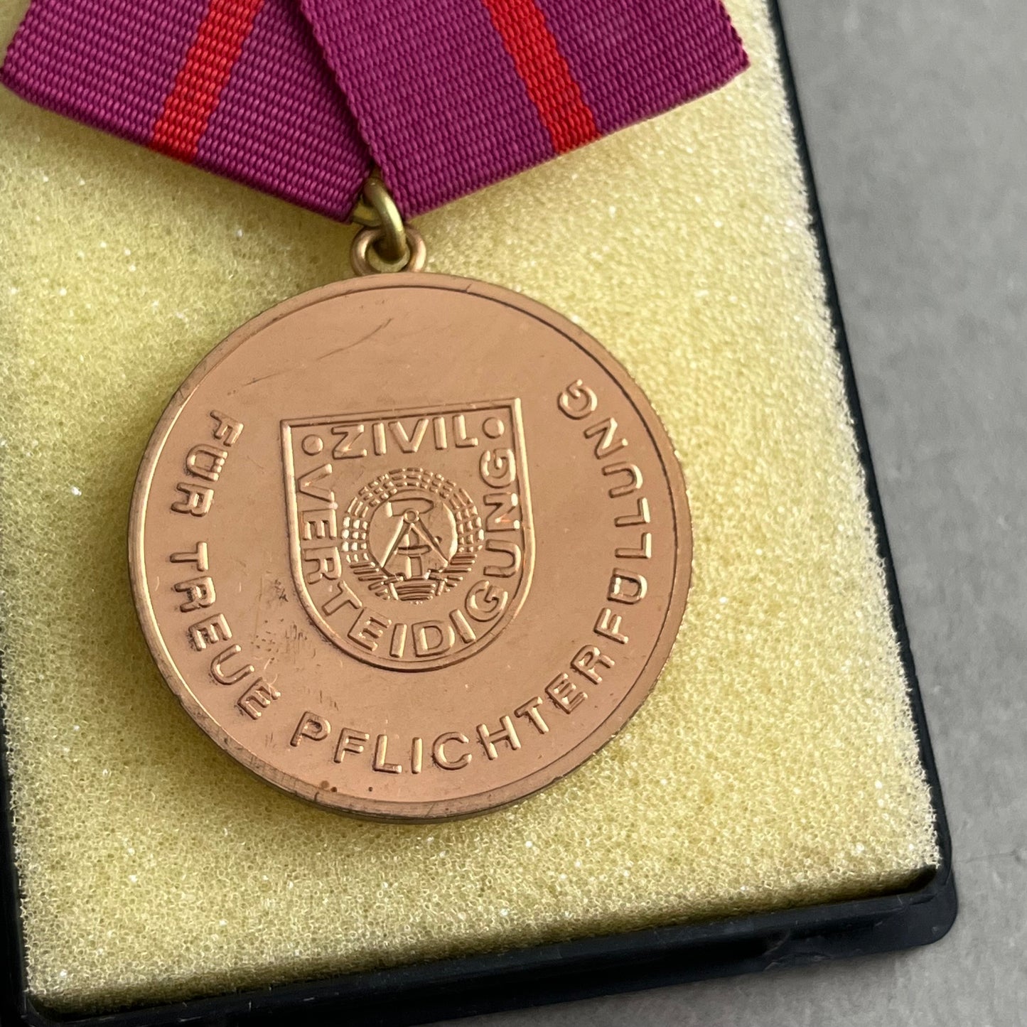 Østtysk DDR Medalje. I æske. Original.