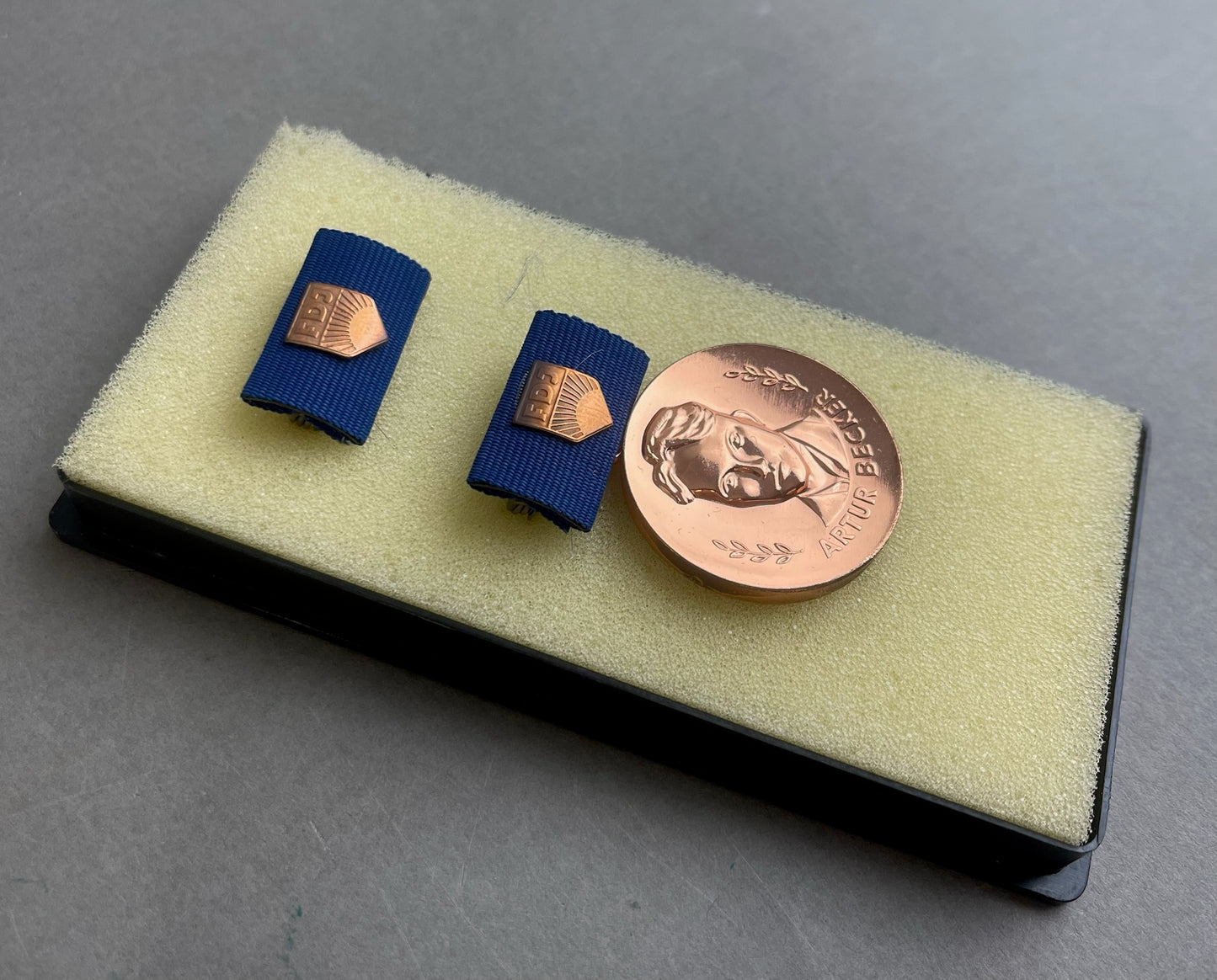 Østtysk DDR Medalje i Æske. Original.