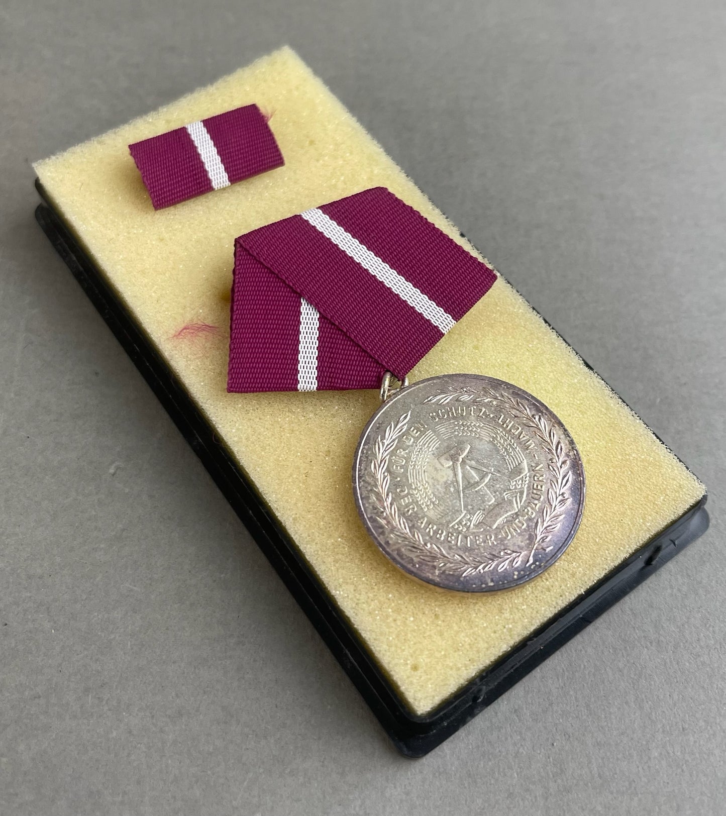 Østtysk DDR Medalje i Æske. Original.