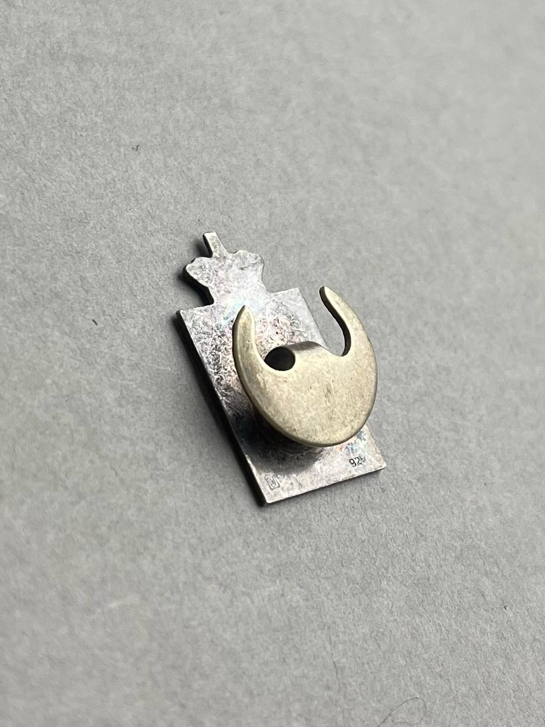 WW2 Dansk Georg Jensen Kongemærke i ægte sølv. Original.