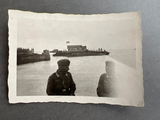 WW2 Tysk Interessant Wehrmacht/Kriegsmarine Foto med flydende Lazaret. Original.