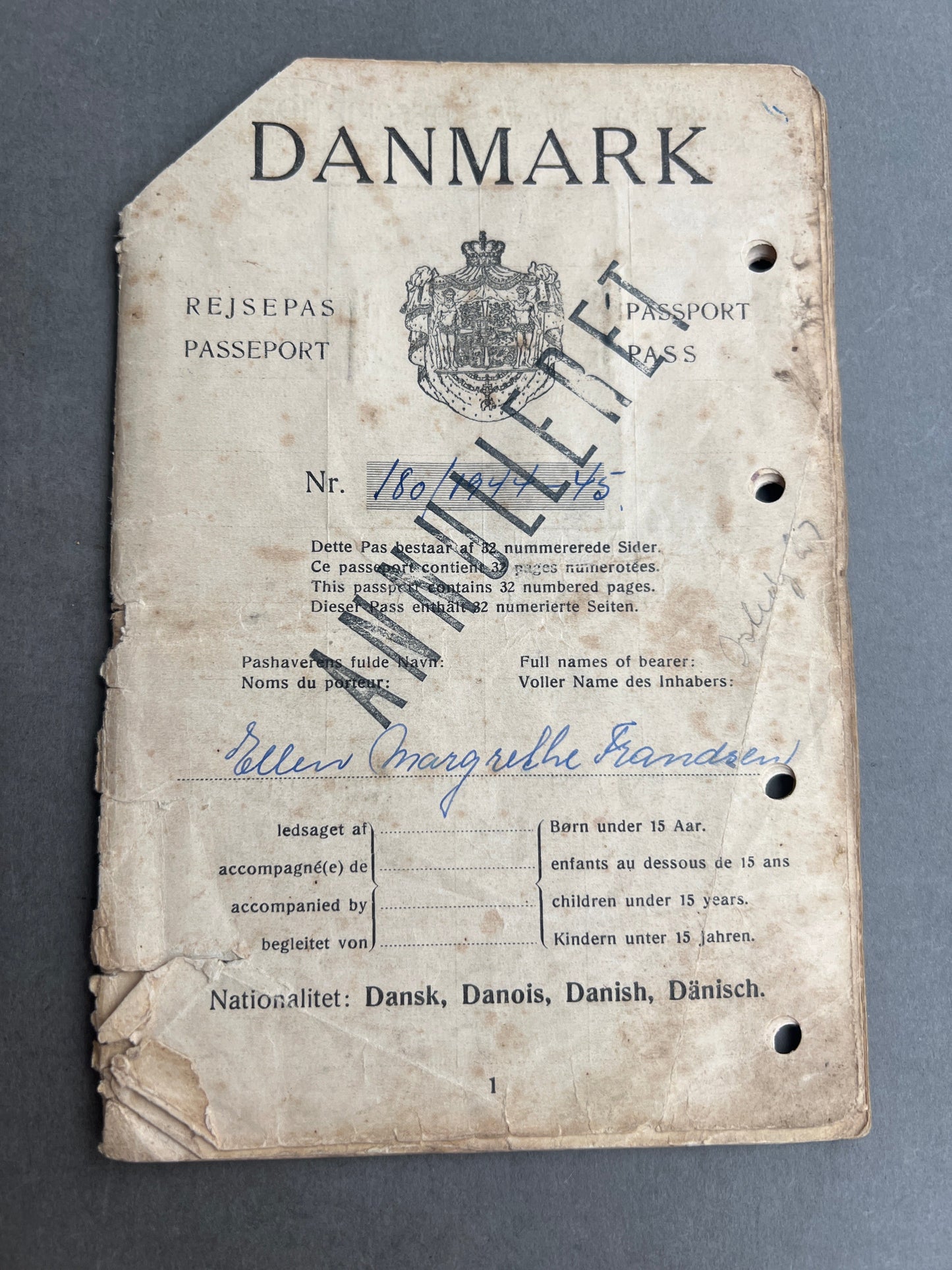 WW2 Dansk Rejsepas med tyske stempler. Original.