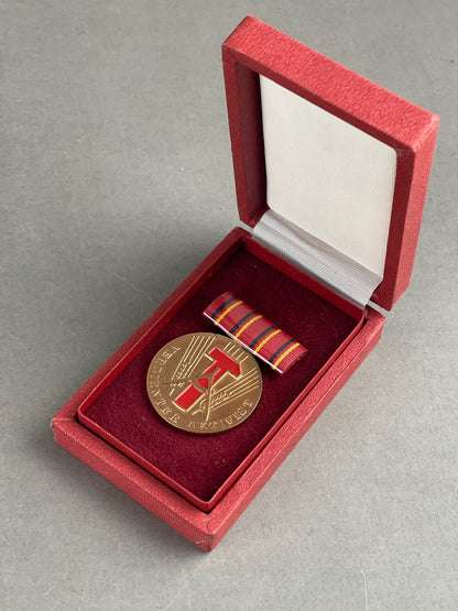 Østtysk DDR Medalje i æske. Original.