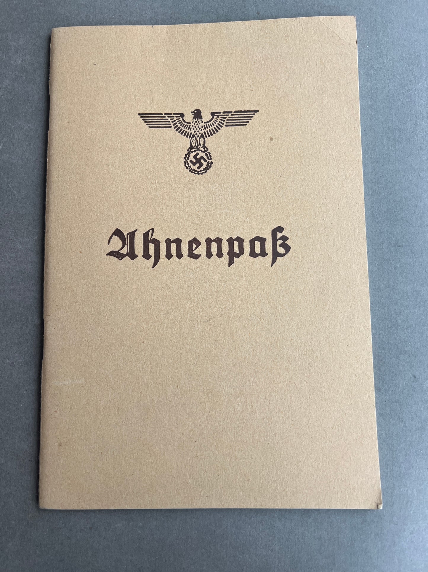 WW2 Tysk NSDAP "Ahnenpass". Sjælden. Original.