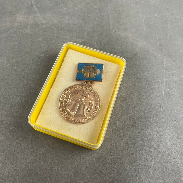 Østtysk DDR Medalje i æske. Original.