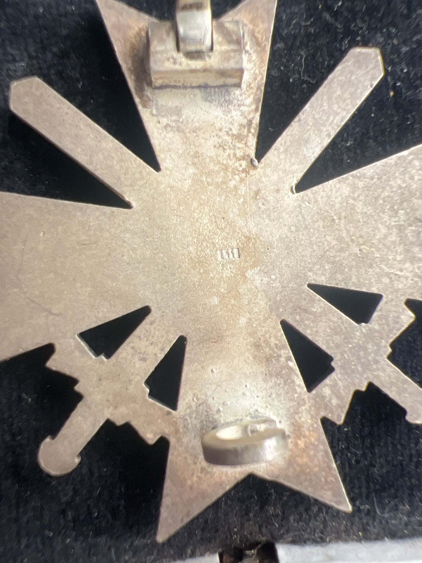 WW2 Tysk Kriegsverdienstkreuz 1. Klasse i Æske. Fremstiller L/11. Original.