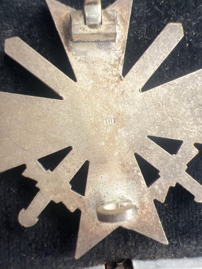 WW2 Tysk Kriegsverdienstkreuz 1. Klasse i Æske. Fremstiller L/11. Original.