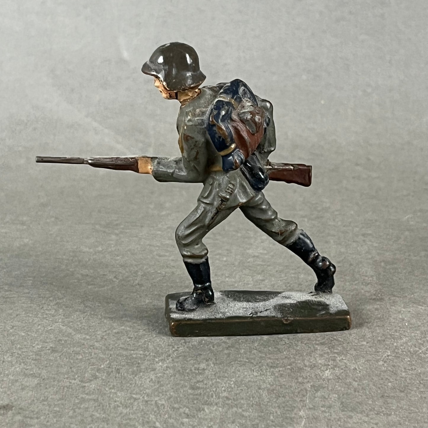 WW2 Tysk Lineol Legetøjssoldat. Original.