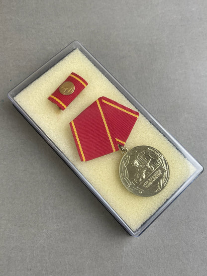 Østtysk DDR Medalje i Æske. Original.