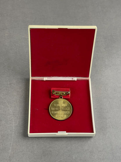 Østtysk DDR Medalje i æske. Original.