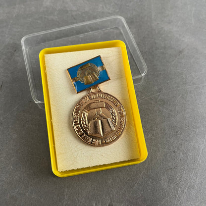 Østtysk DDR Medalje i æske. Original.