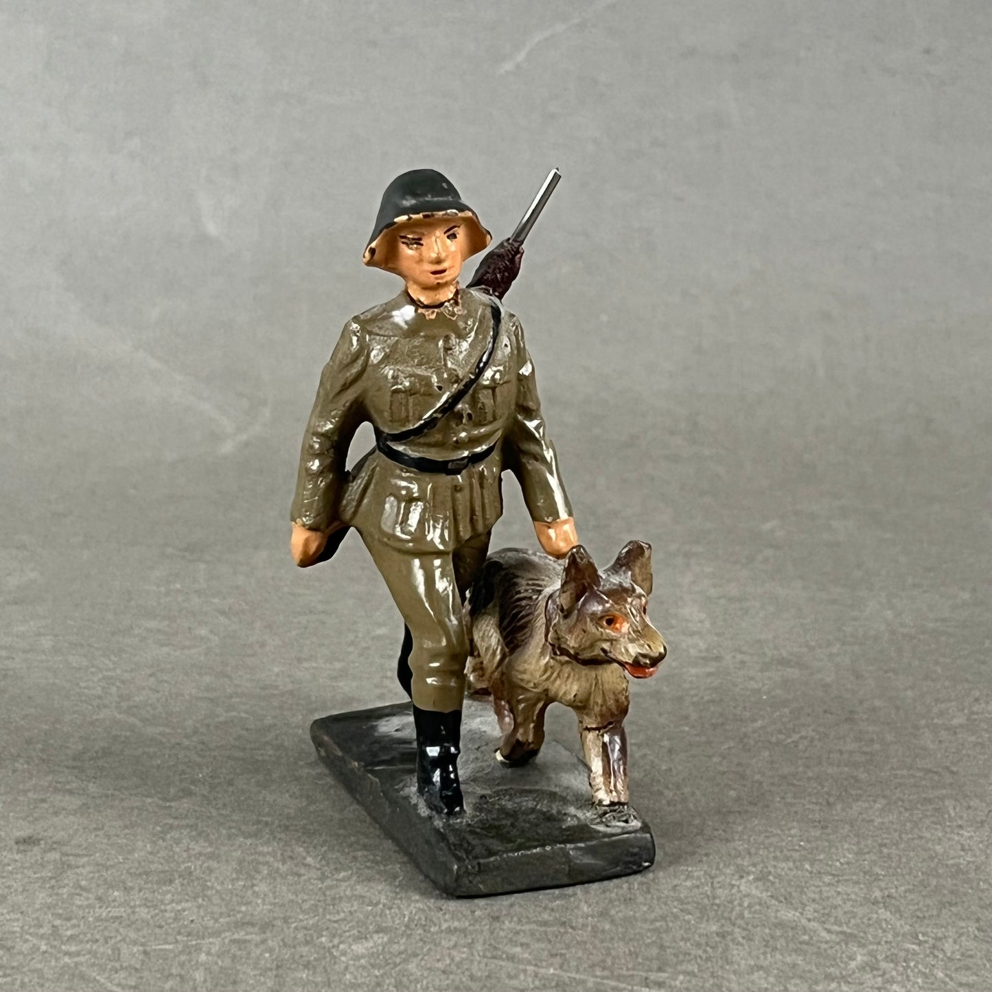 WW2 Tysk Lineol Legetøjssoldat. Original.