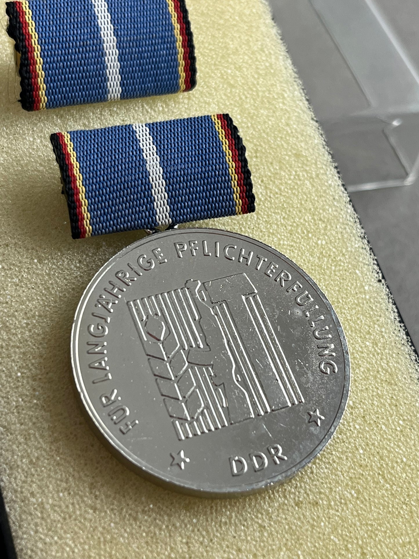 Østtysk DDR Medalje. I æske. Original.