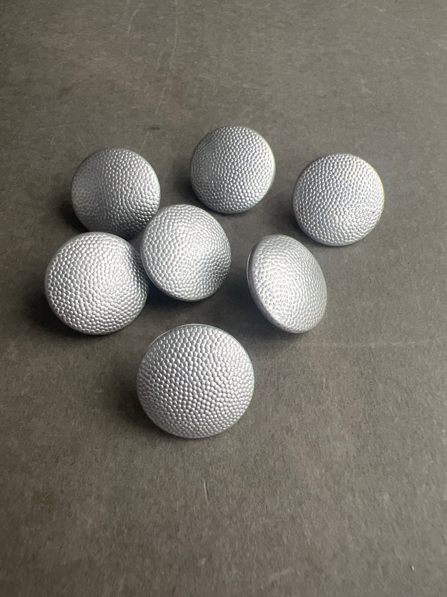 WW2 Tysk Uniformsknapper. 7 stk. Samme fremstiller. Original.