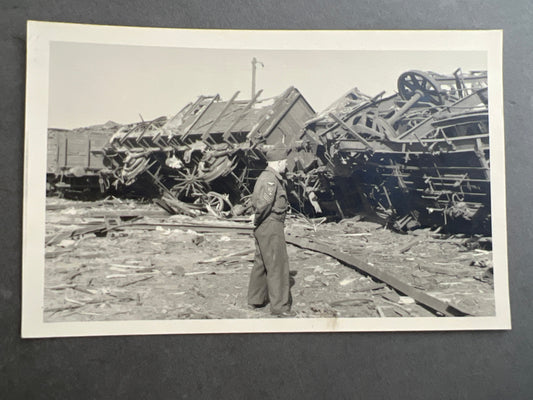WW2 Tysk Engelsk Postkort med billede af angreb/sabotage. Original.