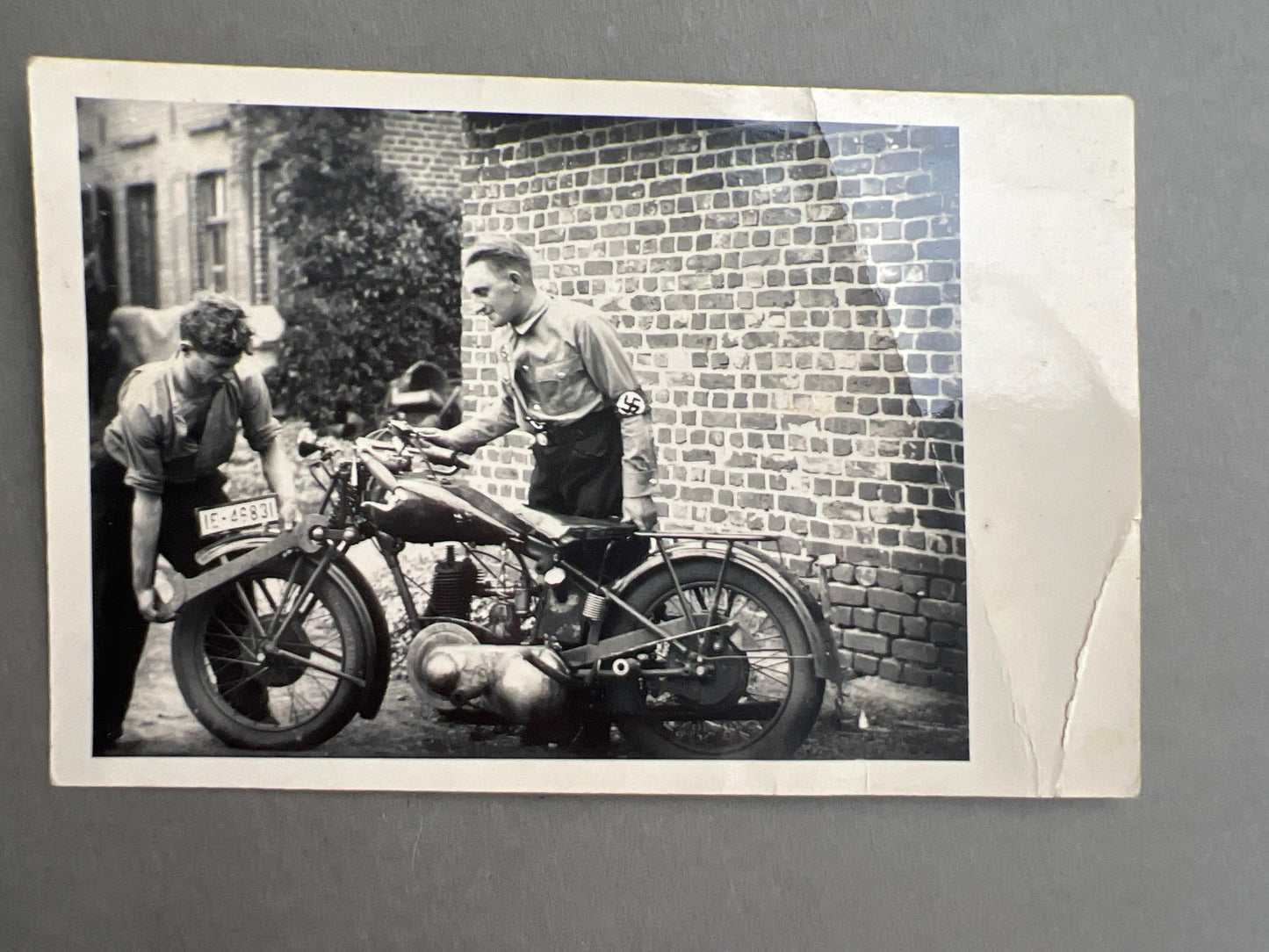 WW2 Tysk NSKK Foto-postkort. I uniform med armbind. Original.