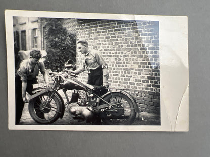 WW2 Tysk NSKK Foto-postkort. I uniform med armbind. Original.