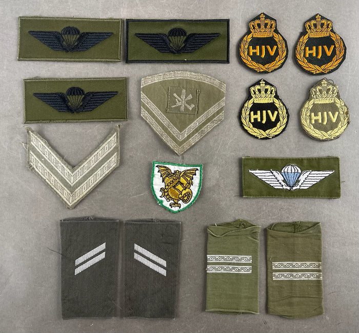 Blandet Lot af Danske Militær Stofmærker. Original.