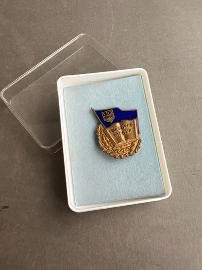 Østtysk DDR Medalje/Pin i æske. Original.
