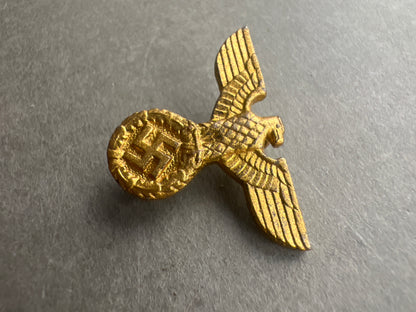 WW2 Tysk NSDAP Slipseørn. I guld for NSDAP-ledere. Fremstiller RZM M1/34. Sjælden. Original.