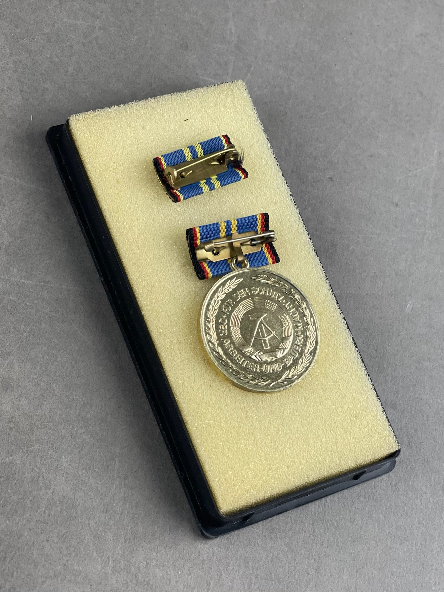 Østtysk DDR Medalje i æske. Original.